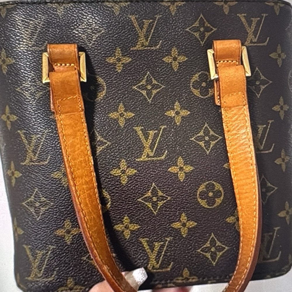 Closet Rules. Please Read. THIS BAG IS NOT FOR SALE!